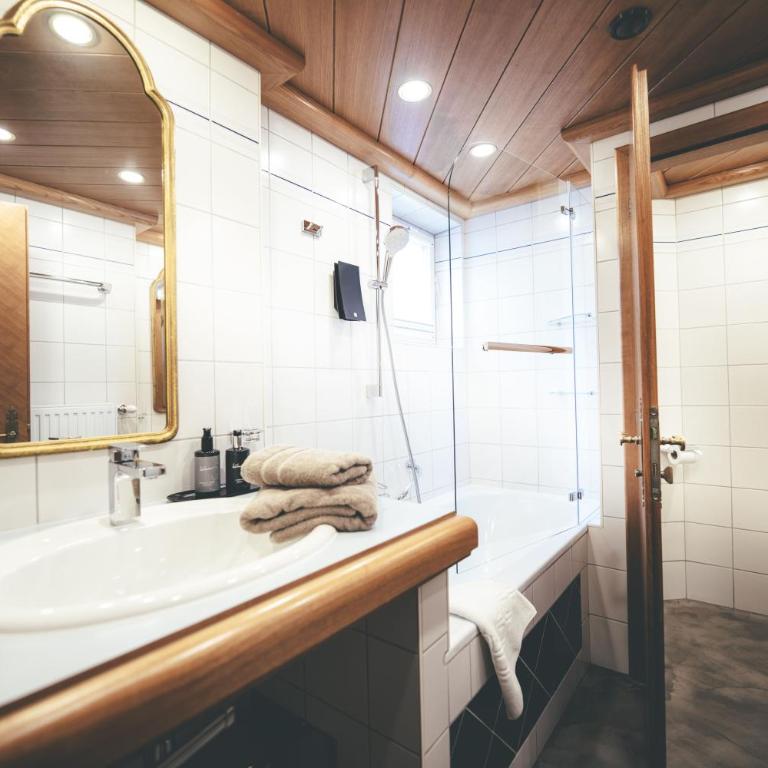 Quality Hosts Arlberg - Lärchenhof - Doppelzimmer mit Balkon - 7