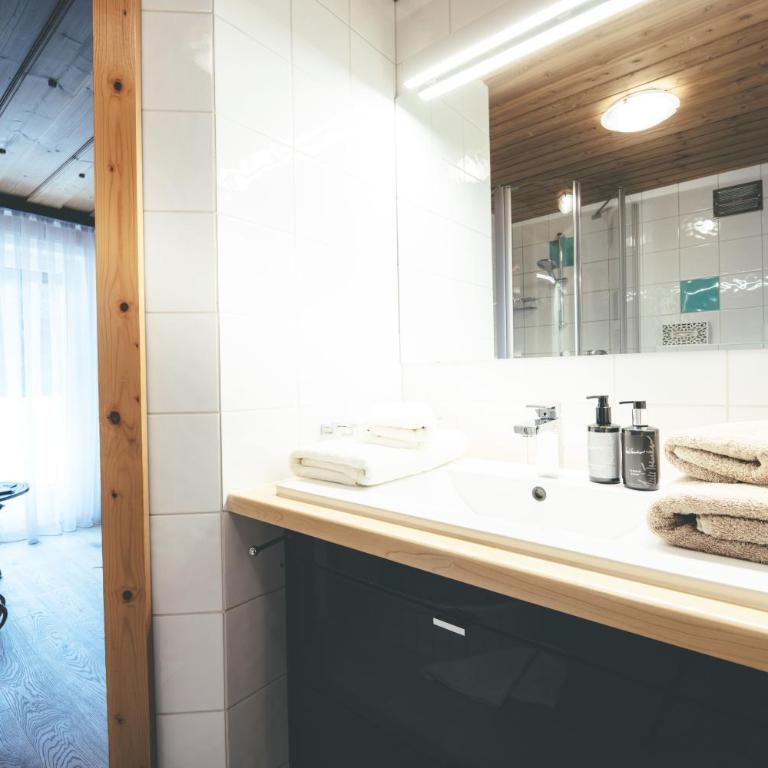 Quality Hosts Arlberg - Lärchenhof - Dreibettzimmer mit Balkon Zimtw - 7