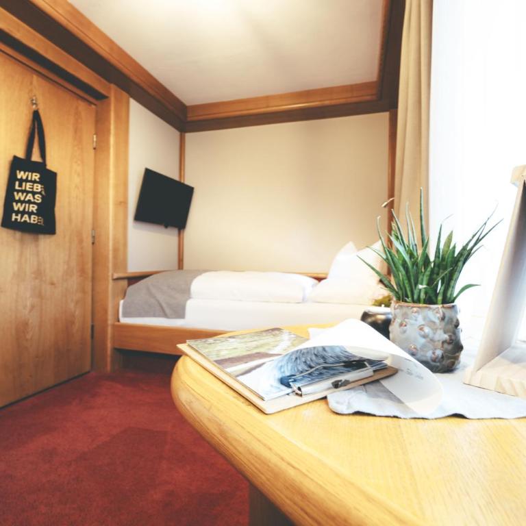 Quality Hosts Arlberg - Lärchenhof - Einzelzimmer mit Gemeinschaftsbad - 1