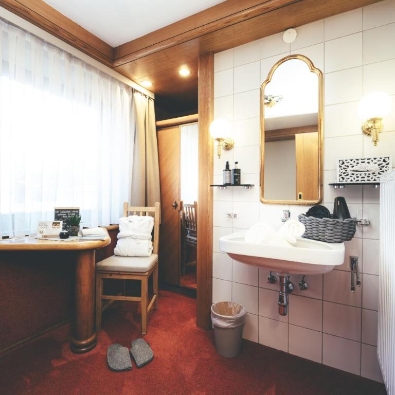 Quality Hosts Arlberg - Lärchenhof - Einzelzimmer mit Gemeinschaftsbad - 2