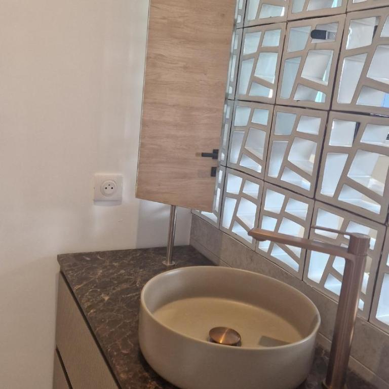 Luxe - New - Centre - 100m2 - Full clim - 3BDR - 3BTHR - 3WC - pkg - Deluxe Apartment mit 3 Schlafzimmern - 10