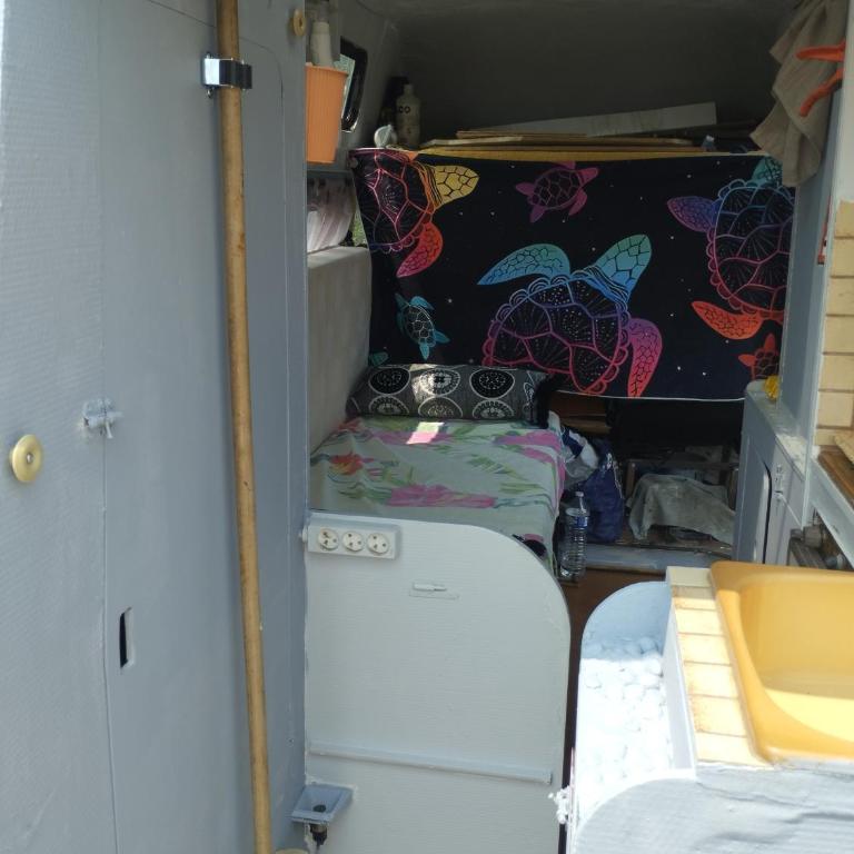 MONTPELLIER van aménagé SANS WC SANITAIRE ET CUISINE, JUSTE POUR DÉPANNER quelques nuits, PRÉVOIR UNE BATTERIE EXTERNE POUR LES TÉLÉPHONES MERCI DE BIEN LIRE LE DESCRIPTIF - Tent - 9