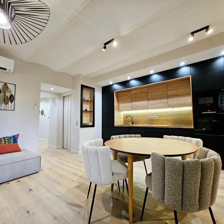 Le Rempart - T3 dans Vieil Antibes - Appartement 2 Chambres - 1