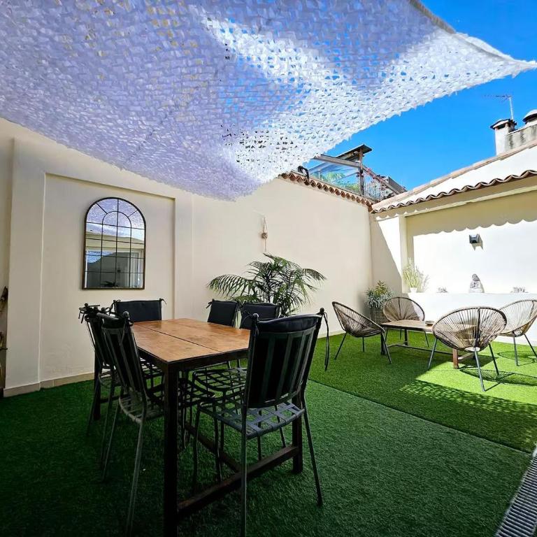 Le Thuret Fleuri - T3 avec Terrasse - Apartment mit 2 Schlafzimmern - 1