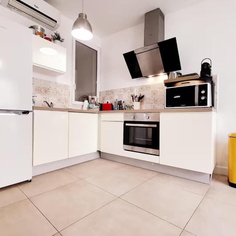 Le Thuret Fleuri - T3 avec Terrasse - Apartment mit 2 Schlafzimmern - 8