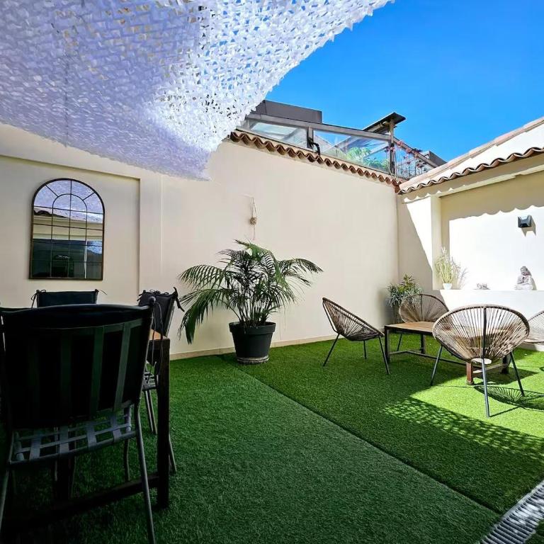 Le Thuret Fleuri - T3 avec Terrasse - Apartment mit 2 Schlafzimmern - 5