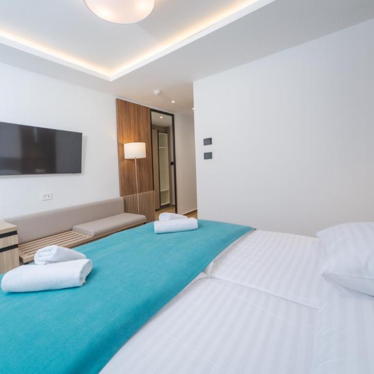 Hotel Slovenska Plaza - Premium Twin Room with Balcony - 11