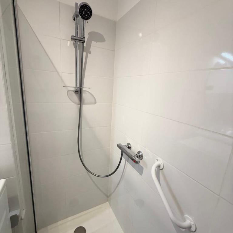 Antibes hyper center - 4 people - close to shops and beaches - Appartement - 12