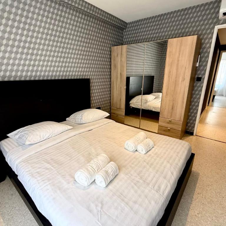 Antibes hyper center - 4 people - close to shops and beaches - Appartement - 8