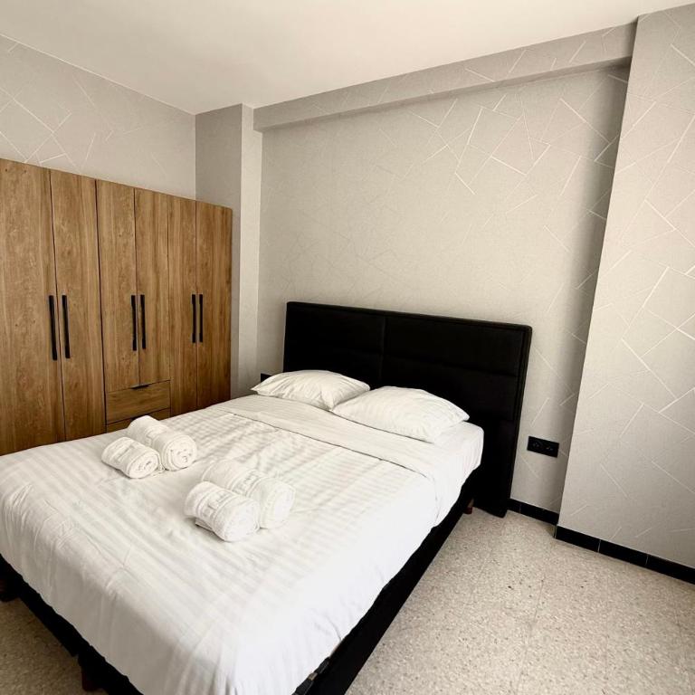 Antibes hyper center - 4 people - close to shops and beaches - Appartement - 9