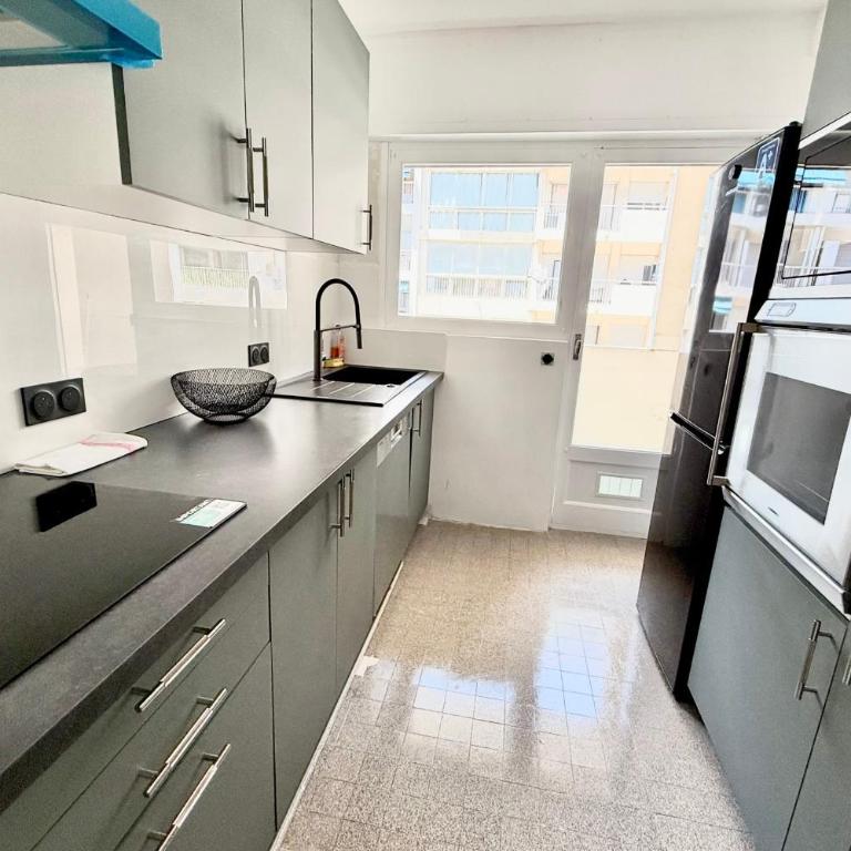 Antibes hyper center - 4 people - close to shops and beaches - Appartement - 6