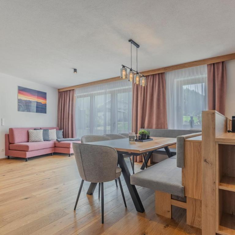 Chalet Waldhart - Ferienhaus mit 4 Zimmern - 2