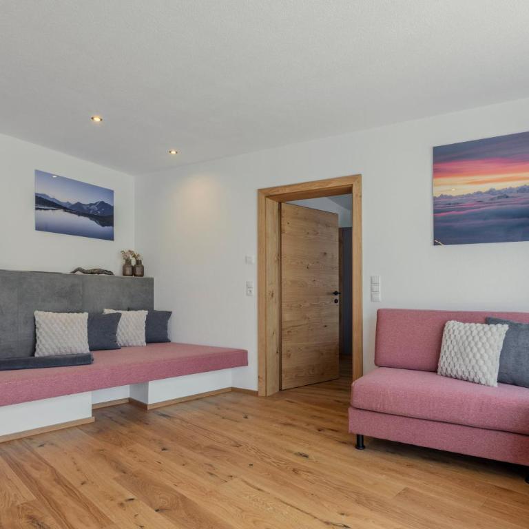 Chalet Waldhart - Ferienhaus mit 4 Zimmern - 5