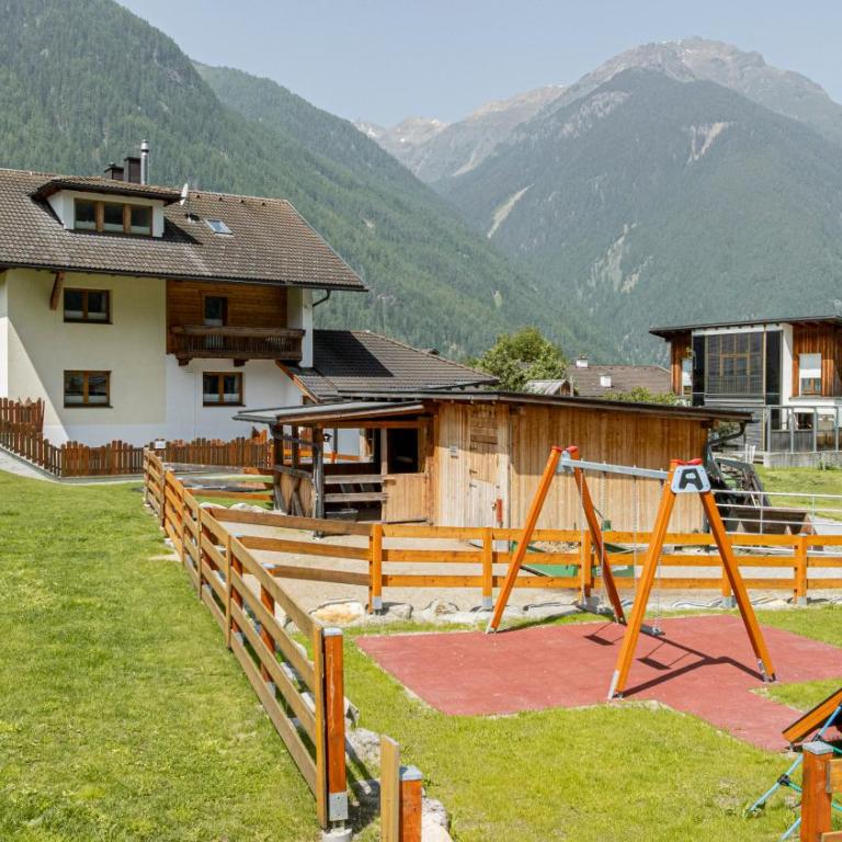 Chalet Waldhart - Ferienhaus mit 4 Zimmern - 42