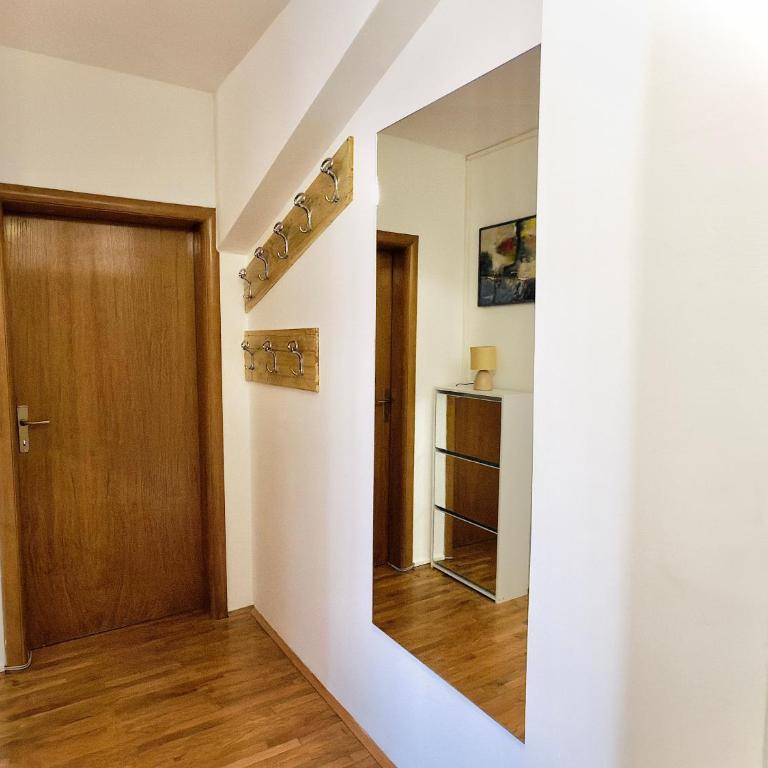 Apartment in Igalo - Two-Bedroom Apartment - 10