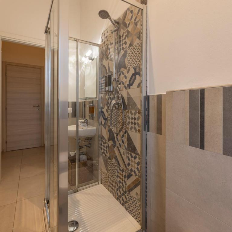 Travel B&B - Double Room with Private Bathroom - 7