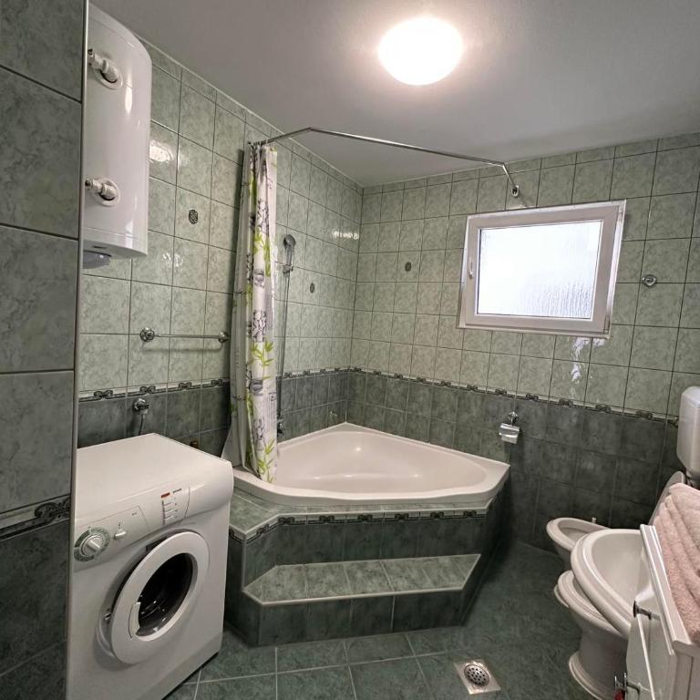 White house - Two-Bedroom Apartment - 19
