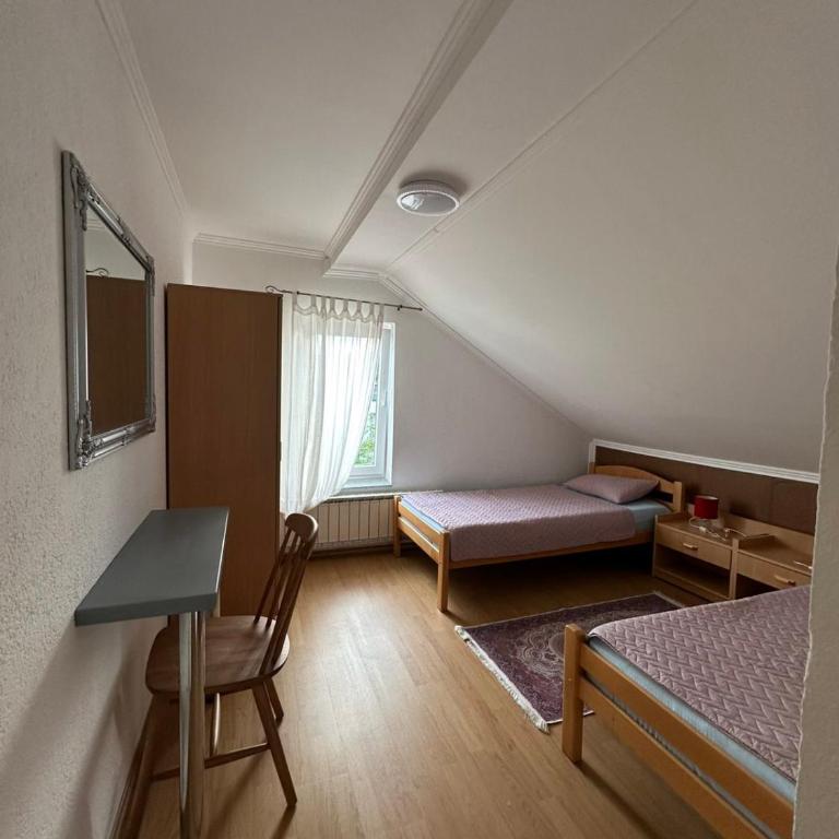 White house - Two-Bedroom Apartment - 25