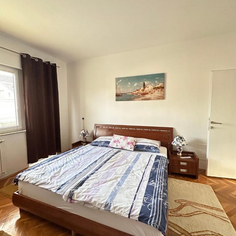 White house - Two-Bedroom Apartment - 23