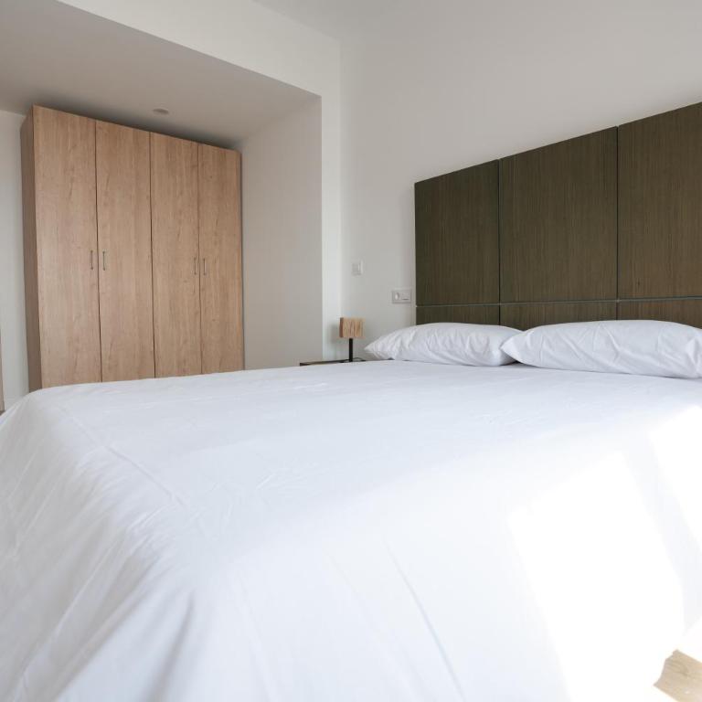 LETS HOLIDAYS Wake Up by the Sea in Victoria apartment 2 - Apartamento - 10