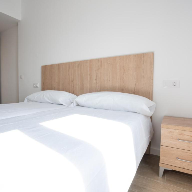 LETS HOLIDAYS Wake Up by the Sea in Victoria apartment 2 - Apartamento - 16