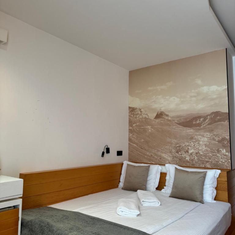 Hotel Žabljak - Dvokrevetna Soba sa Bračnim Krevetom i Balkonom - 2