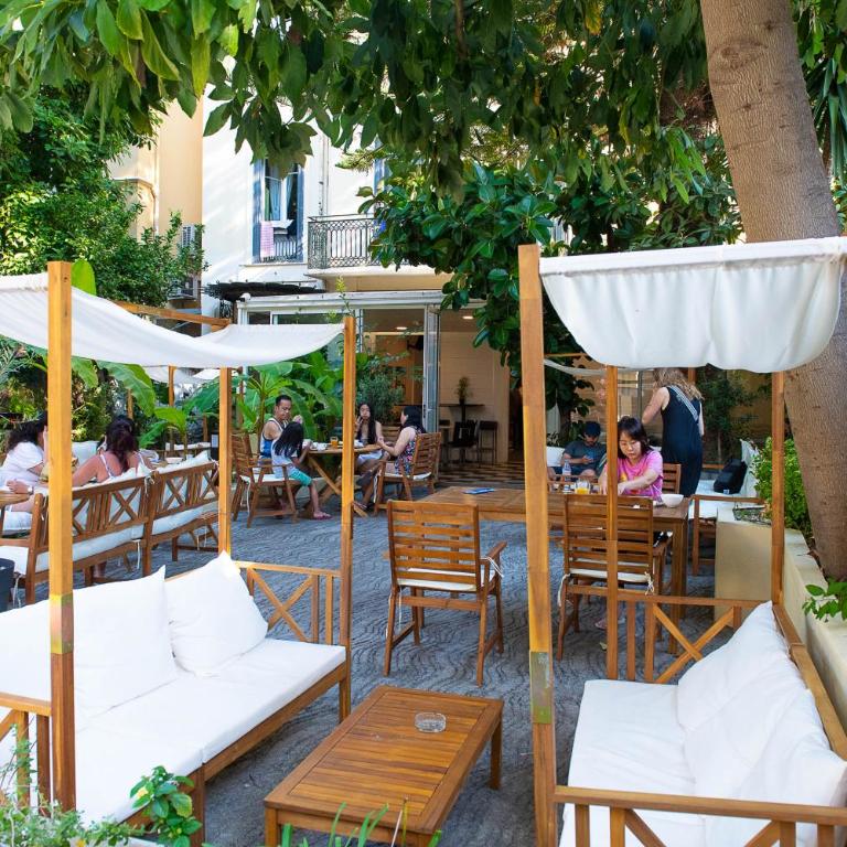 Auberge de Jeunesse HI Nice Les Camélias - Triple Room with Shower – Shared Toilets - 1