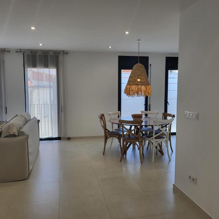 Roses Casc Antic SL Sabater 6 - Three-Bedroom Apartment - 13