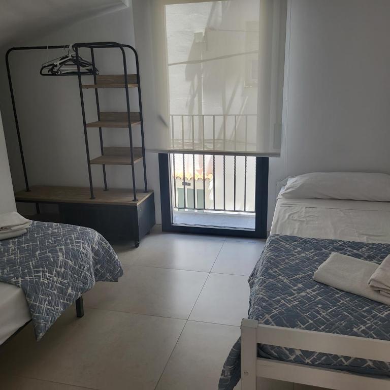 Roses Casc Antic SL Sabater 6 - Three-Bedroom Apartment - 16