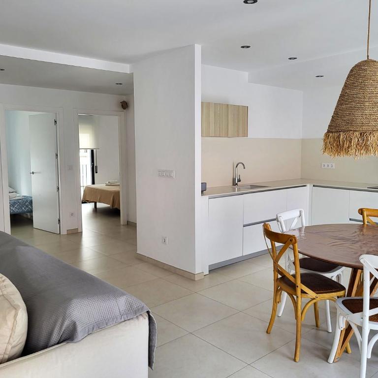 Roses Casc Antic SL Sabater 6 - Three-Bedroom Apartment - 20
