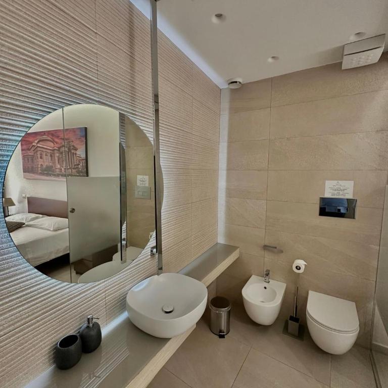 Suites Central Station - Double Room with Balcony - 11
