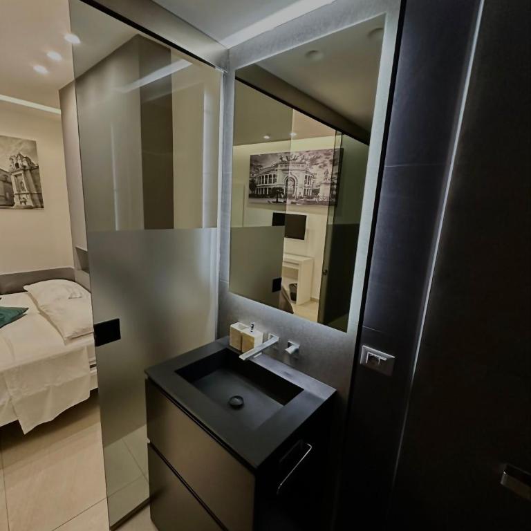 Suites Central Station - Triple Room with Balcony - 5