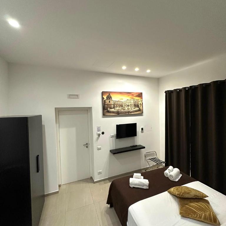 Suites Central Station - Double Room with Balcony - 23