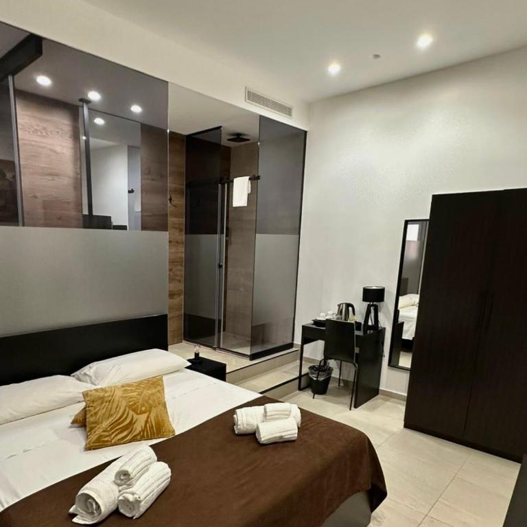 Suites Central Station - Double Room with Balcony - 27