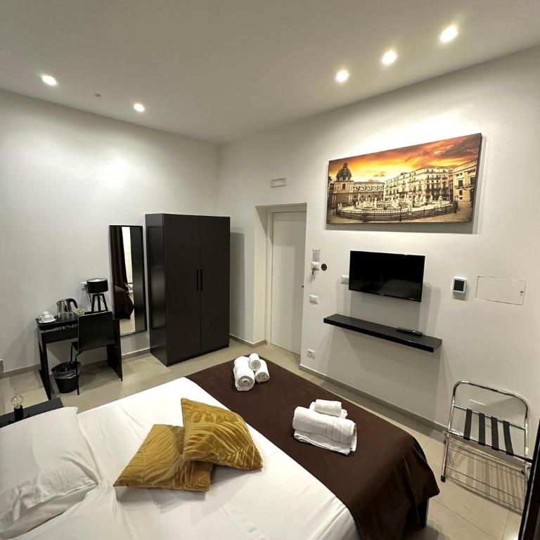 Suites Central Station - Double Room with Balcony - 24