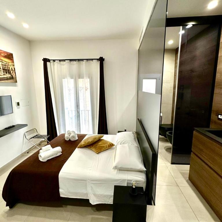 Suites Central Station - Double Room with Balcony - 20