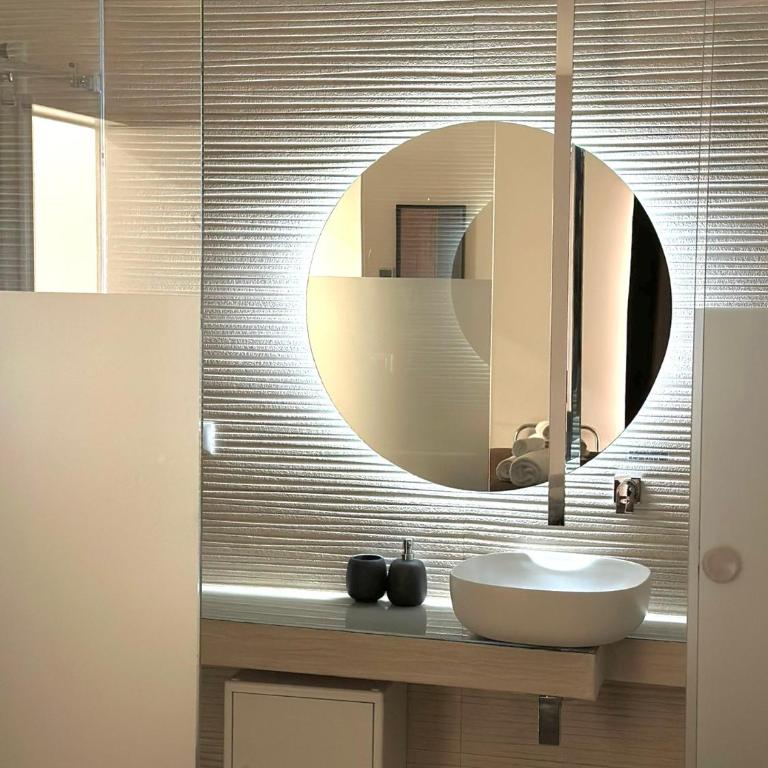 Suites Central Station - Double Room with Balcony - 1