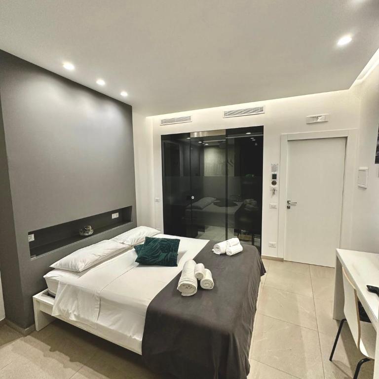 Suites Central Station - Triple Room with Balcony - 8