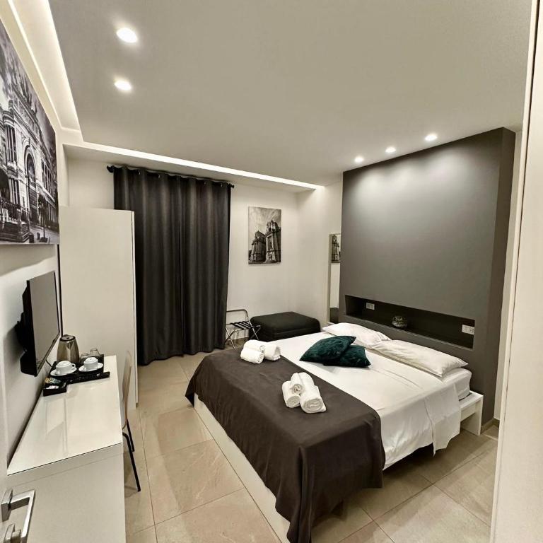 Suites Central Station - Triple Room with Balcony - 1