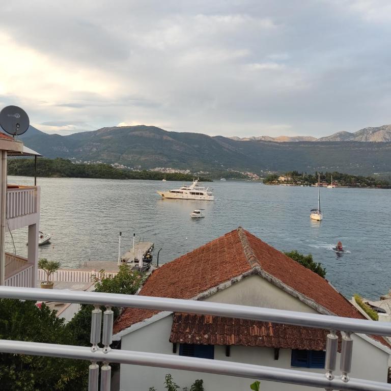 D&M Obala Krtole - Two-Bedroom Apartment with Sea View - 17