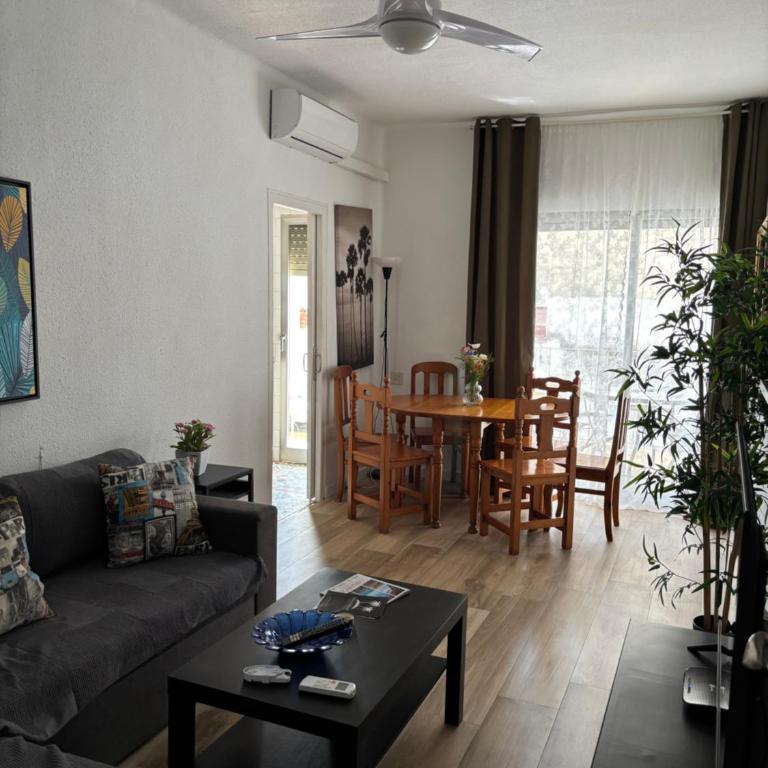 Amplio alojamiento vintage con terraza - Apartment - 3