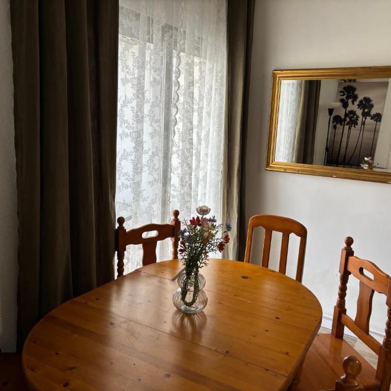 Amplio alojamiento vintage con terraza - Apartment - 13