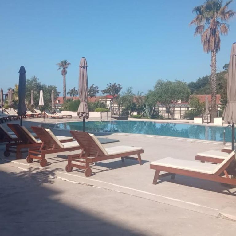 Sunset Poolside Retreat BlueH - Apartman sa 2 Spavaće Sobe i Pogledom na Bazen - 51