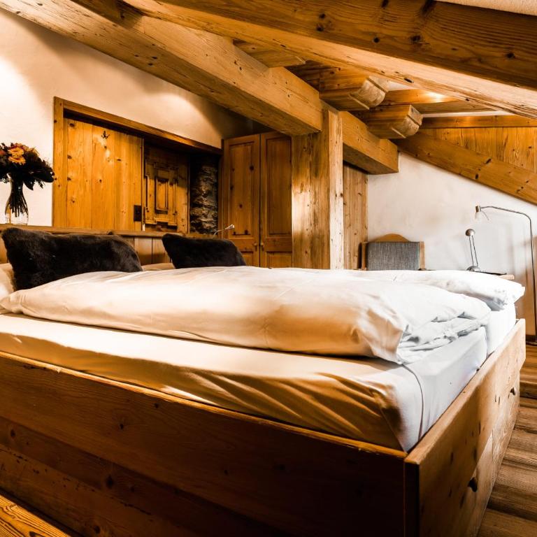 Lifestyle & Spa Hotel Grächerhof - Doppelzimmer mit Whirlpool-Badewanne - 3