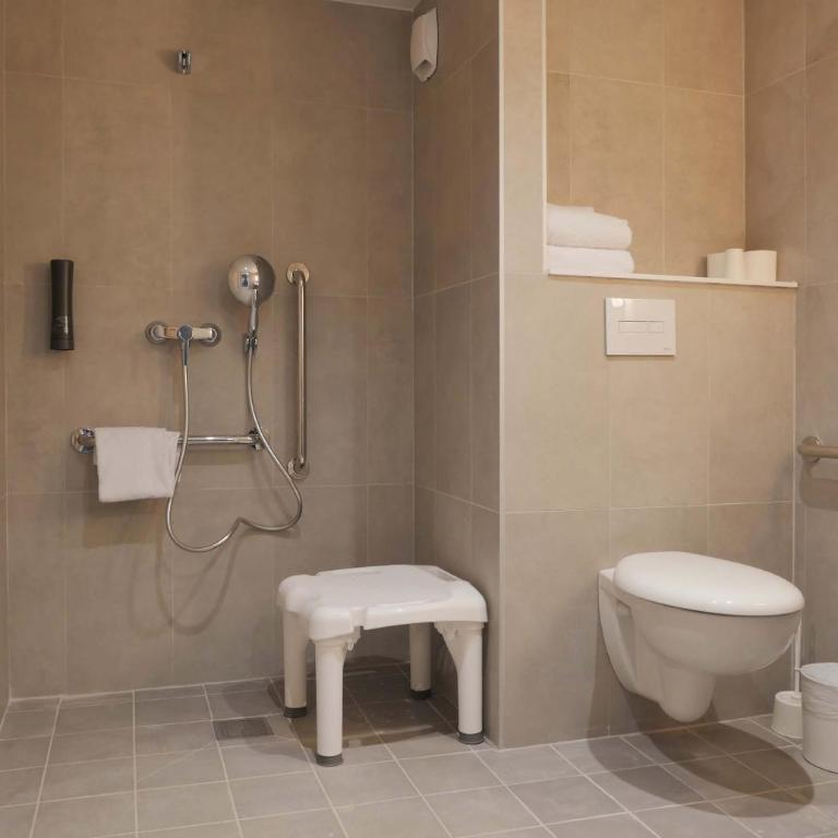 B&B HOTEL Carcassonne Rocadest La Cité - Chambre Double - Accessible aux Personnes à Mobilité Réduite - 2