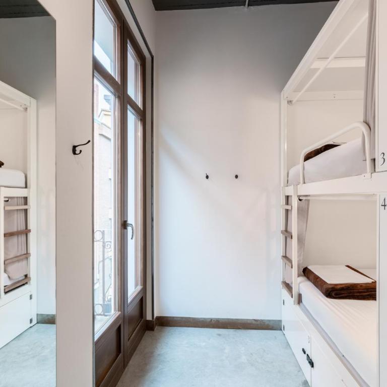 Black Swan Hostel Granada - Bed in 4-Bed Dormitory Room - 10