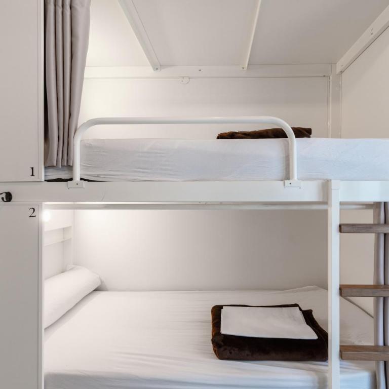 Black Swan Hostel Granada - Bed in 4-Bed Dormitory Room - 2