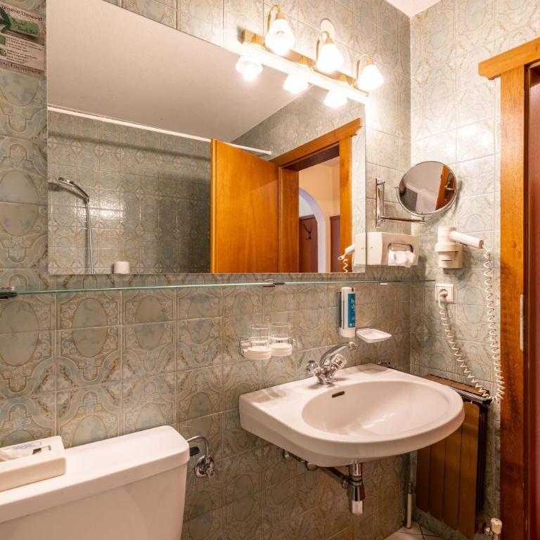 keyone rooms Finkenberg - Doppelzimmer mit Bergblick - 1