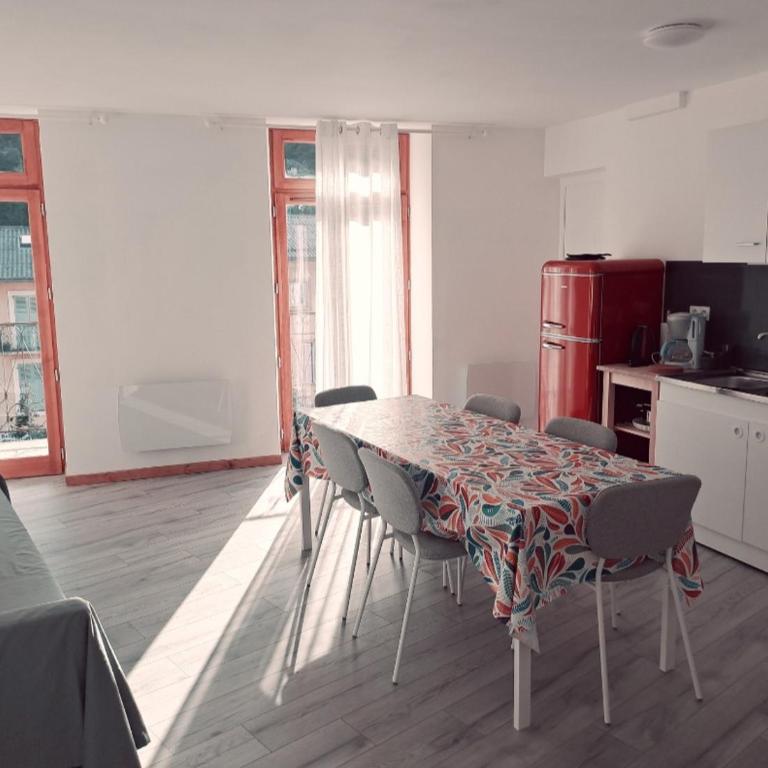 Spacieux T4 centre village - Appartement 2 Chambres - 5