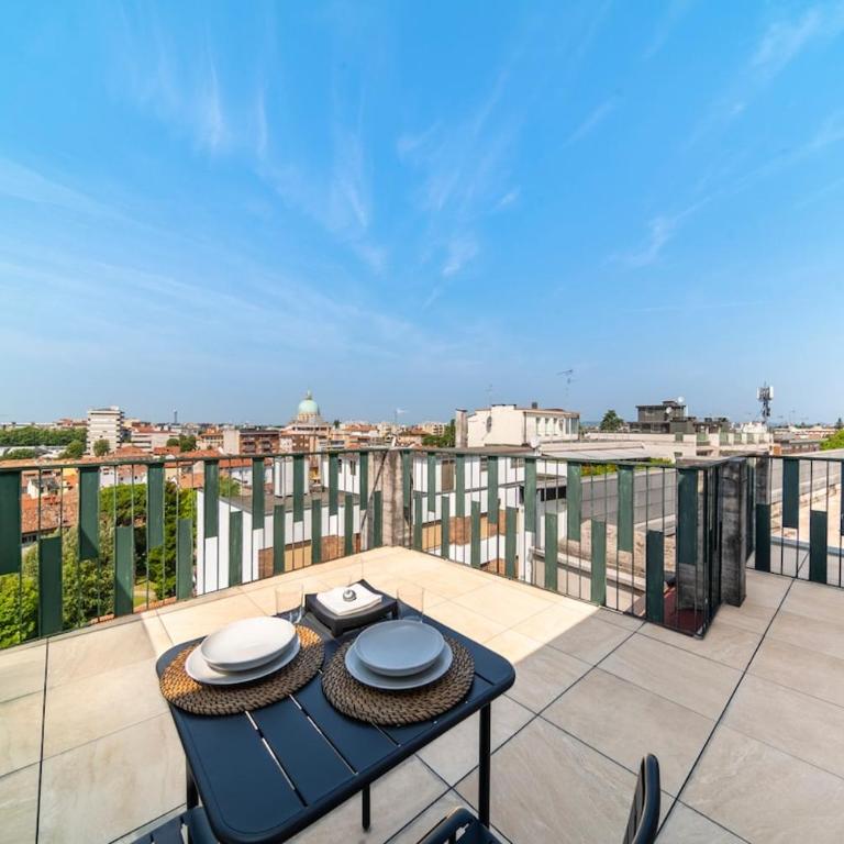 Luminosissimo Attico con Vista Panoramica su Udine - Appartamento con 1 Camera da Letto - 1